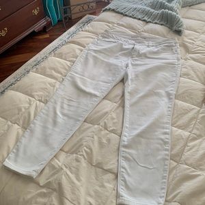 Micheal Kors white capri jeand